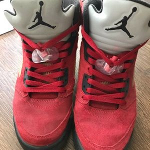 Jordan 5 raging bulls. Used. Size 9.5